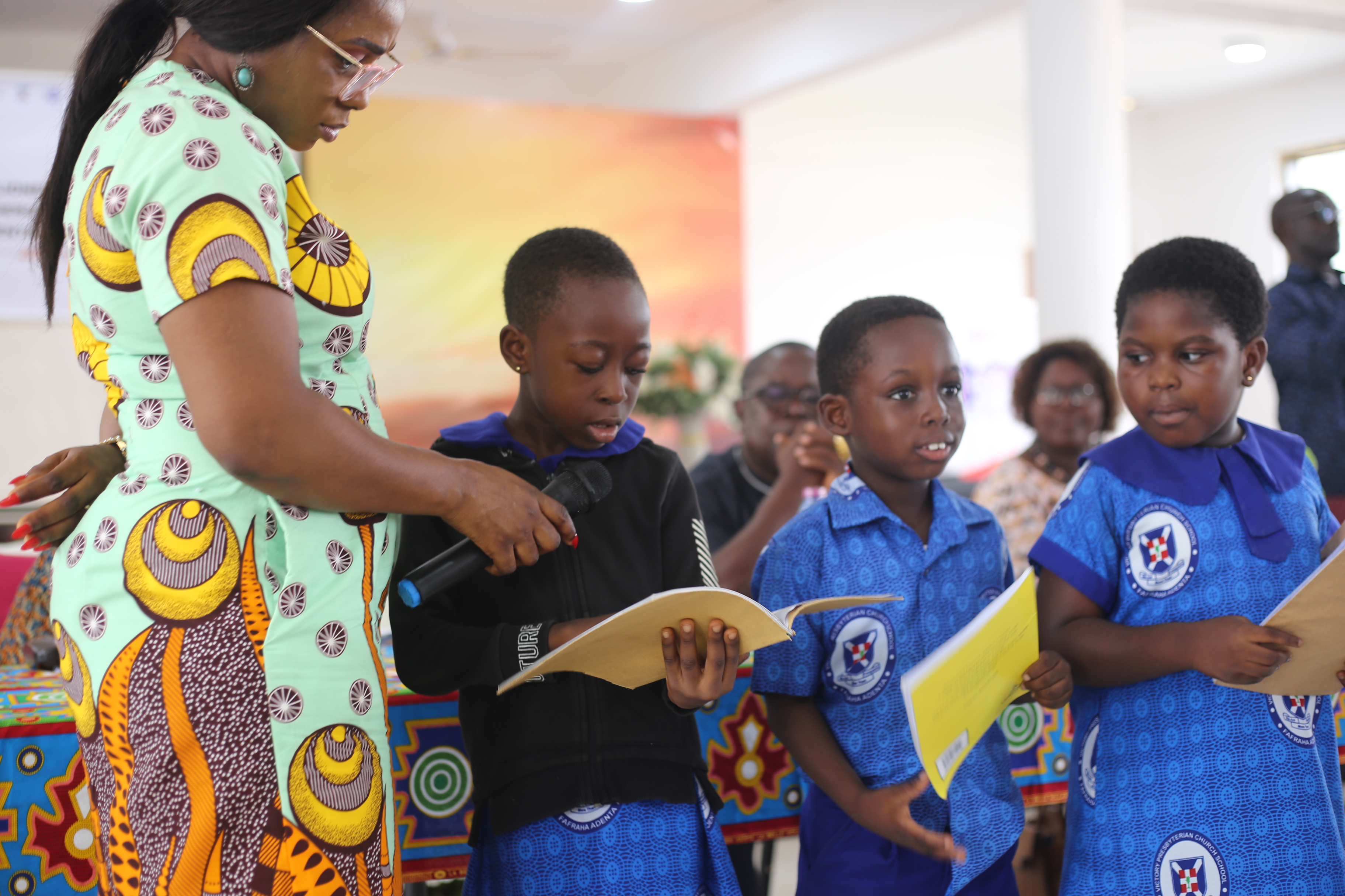 Biblionef Ghana presents books 