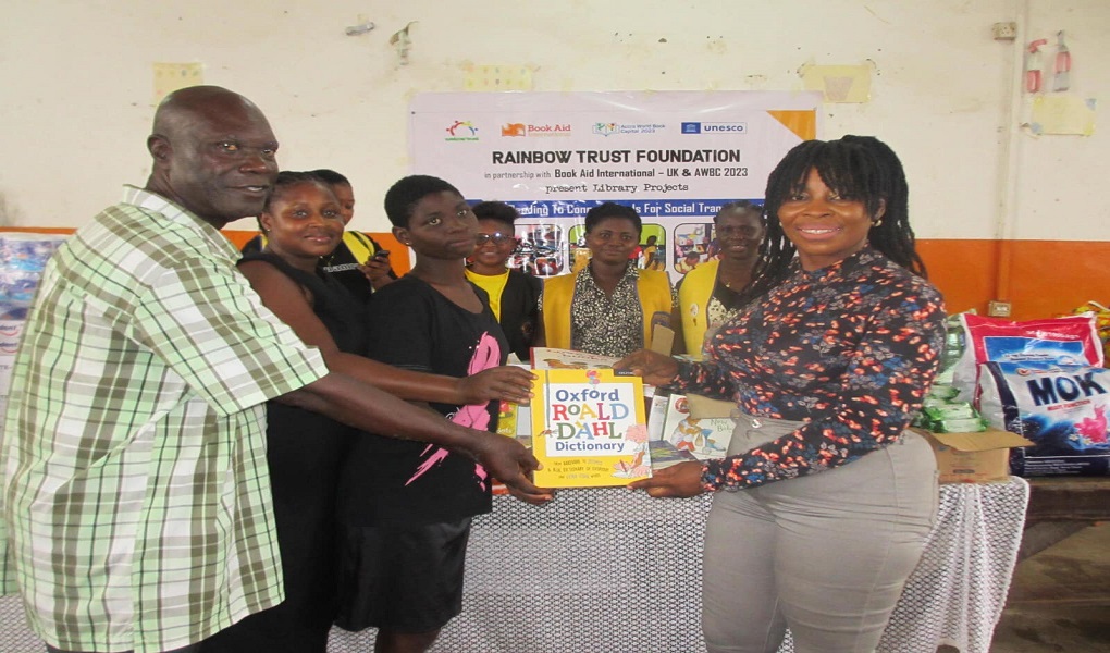 Rainbow Trust Foundation Donates Books to Echoing Hills