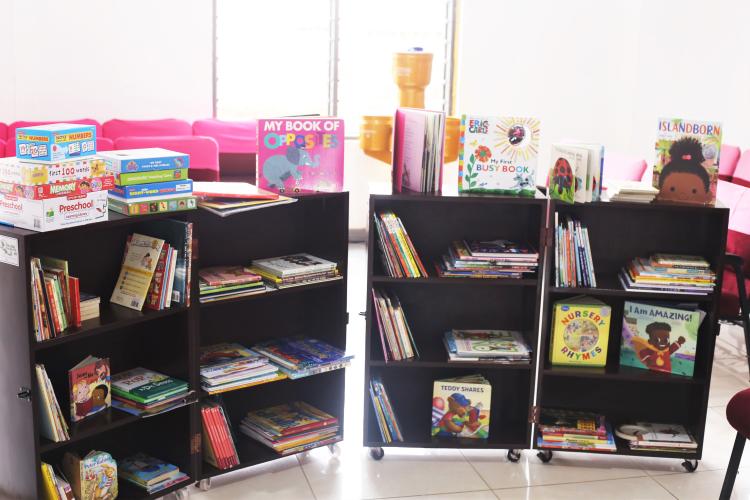 Biblionef Ghana presents books 